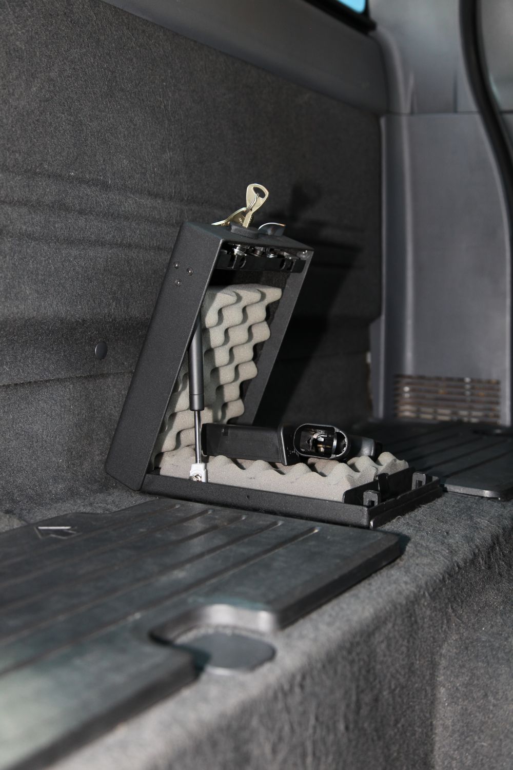 pangolin 180d series vehicle vault incl dock