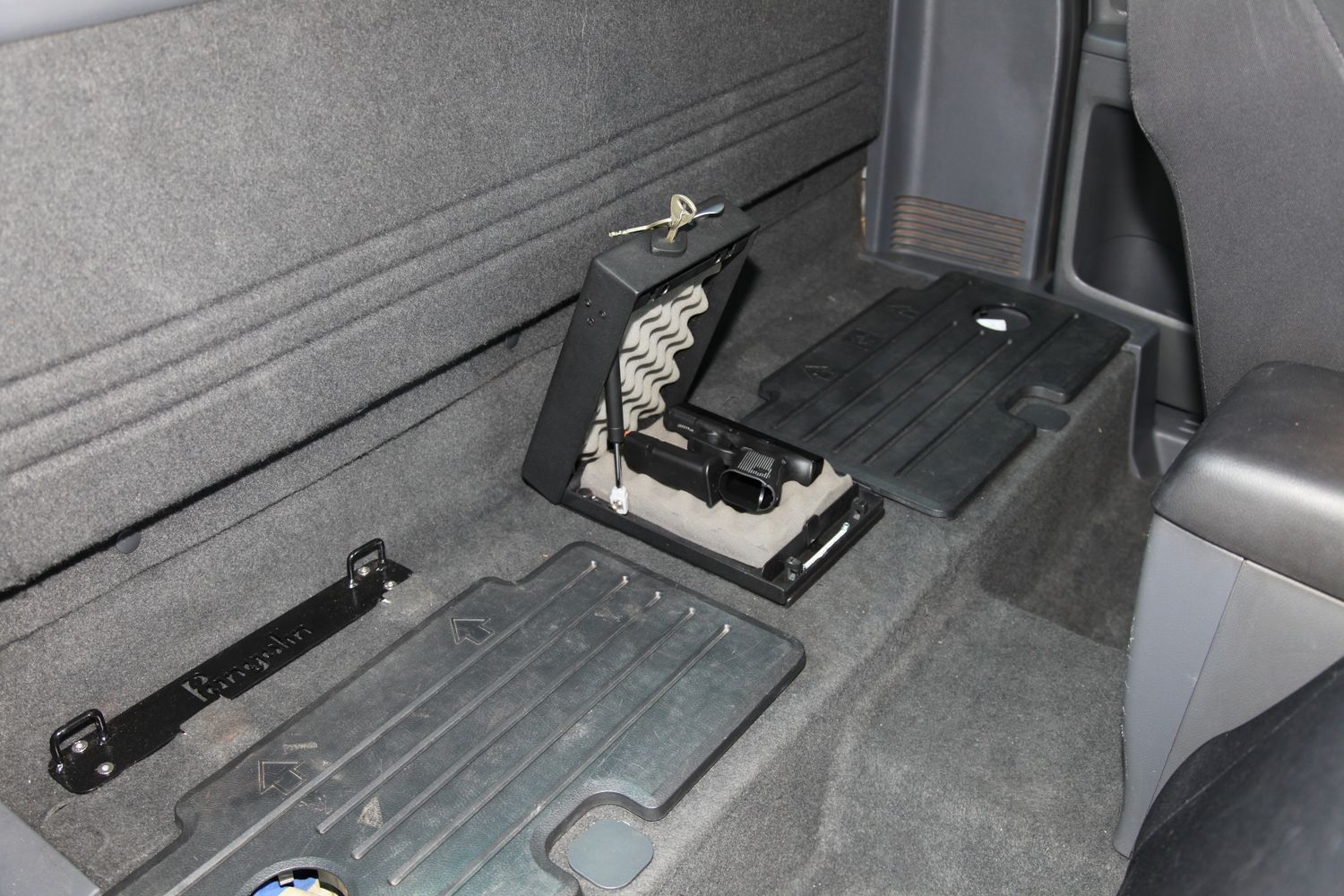 pangolin 180d series vehicle vault incl dock