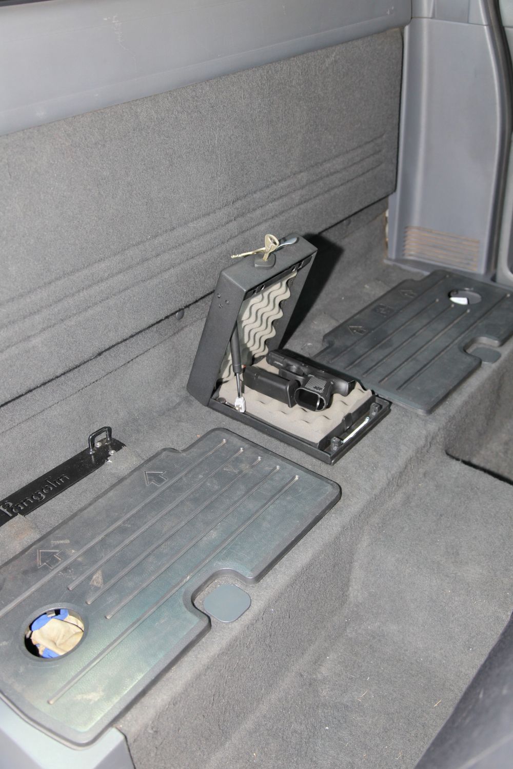pangolin 180d series vehicle vault incl dock
