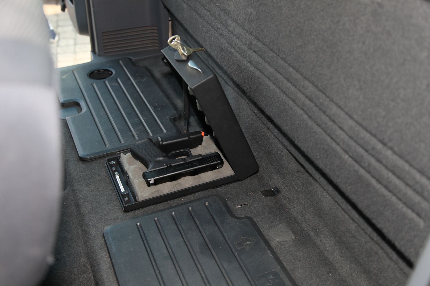 pangolin 180d series vehicle vault incl dock